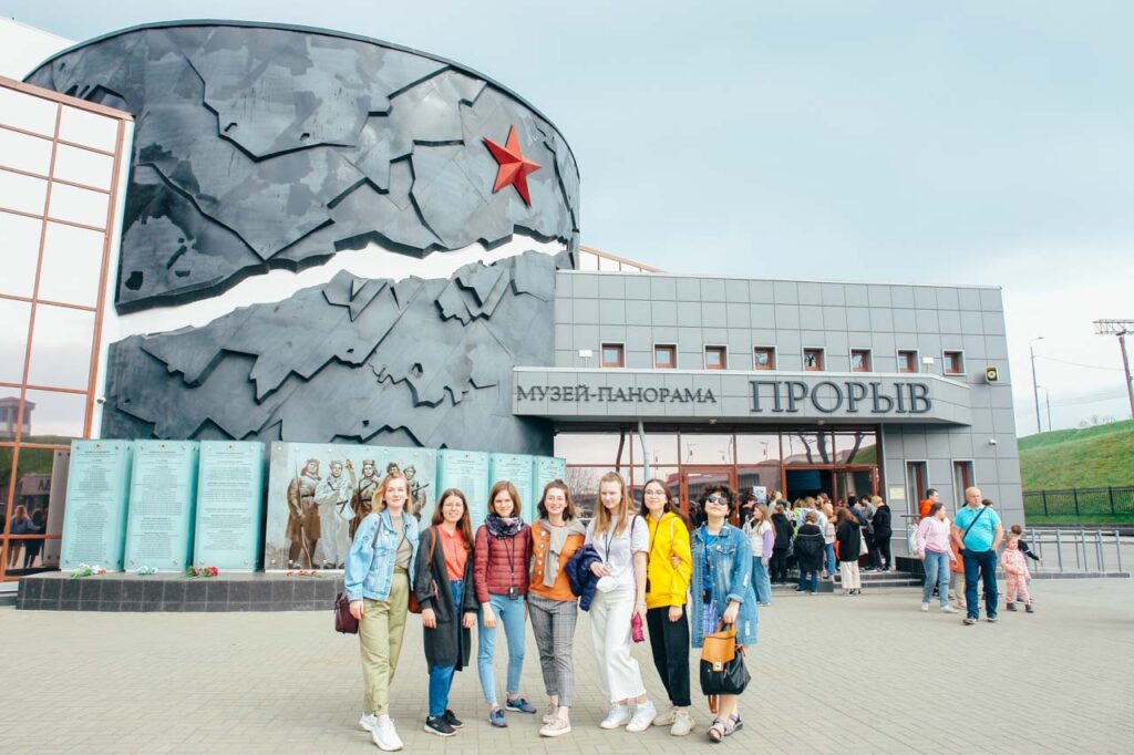 Die vom drb organisierte Exkursion “Der Durchbruch der Leningrader Blockade”: nach dem Besuch des Diorama-Museums “Der Durchbruch” in der Stadt Kirowsk.